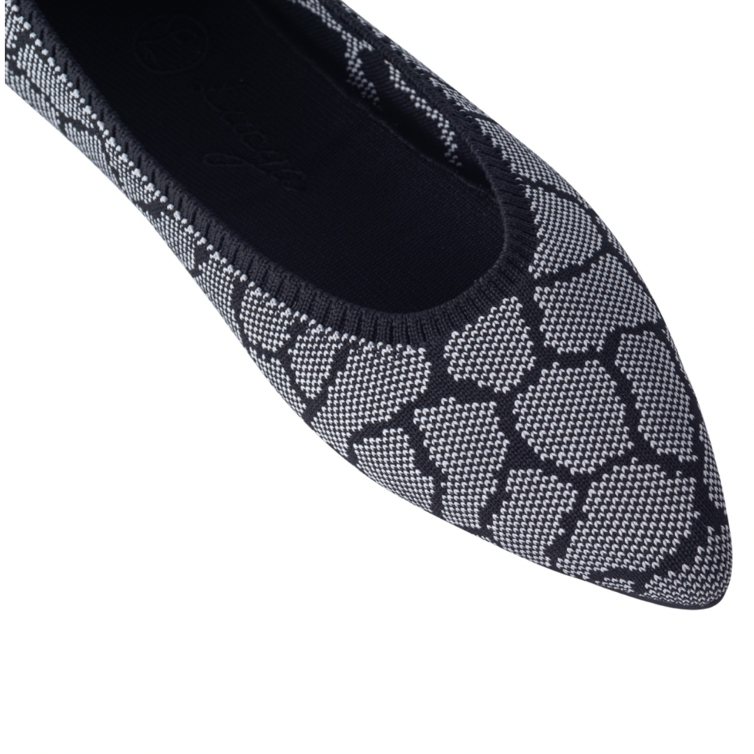 Mavis II Water-Repellent Flats Black