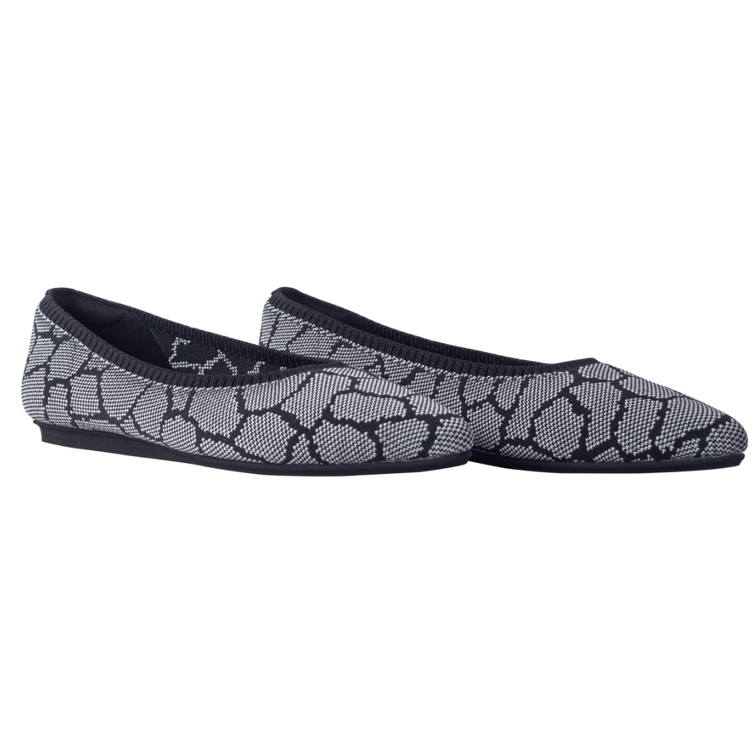 Mavis II Water-Repellent Flats Black